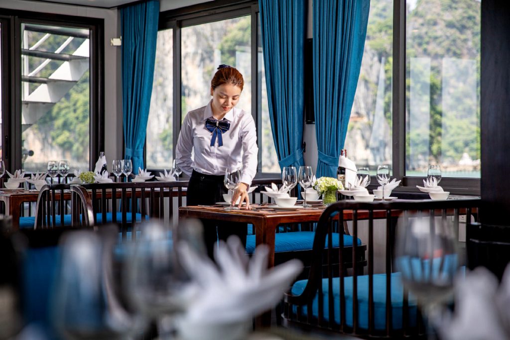 light-cruise-halong-luxury-day-cruise-13