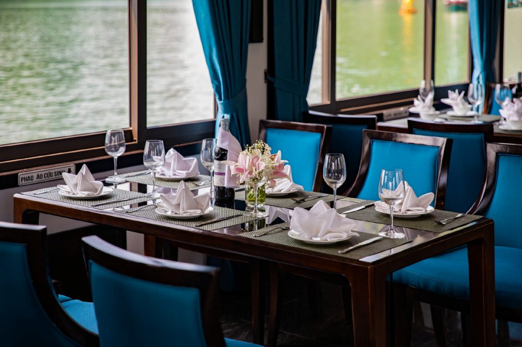 light-cruise-halong-luxury-day-cruise-14