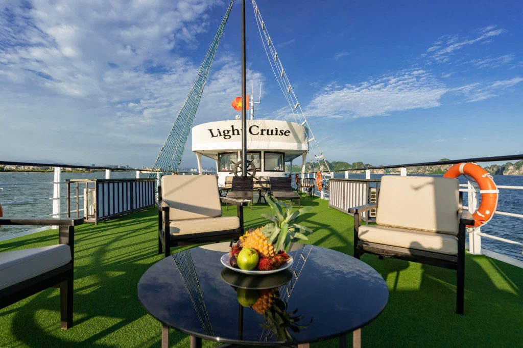 light-cruise-halong-luxury-day-cruise-15