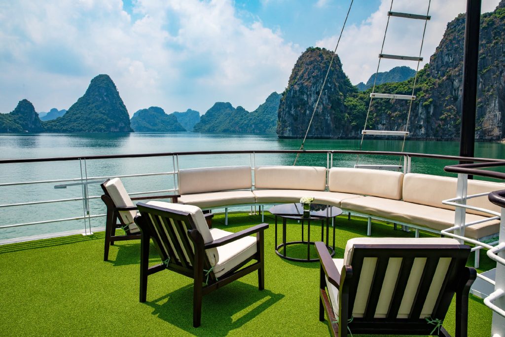 light-cruise-halong-luxury-day-cruise-2