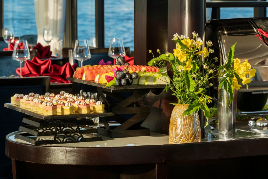 light-cruise-halong-luxury-day-cruise-28