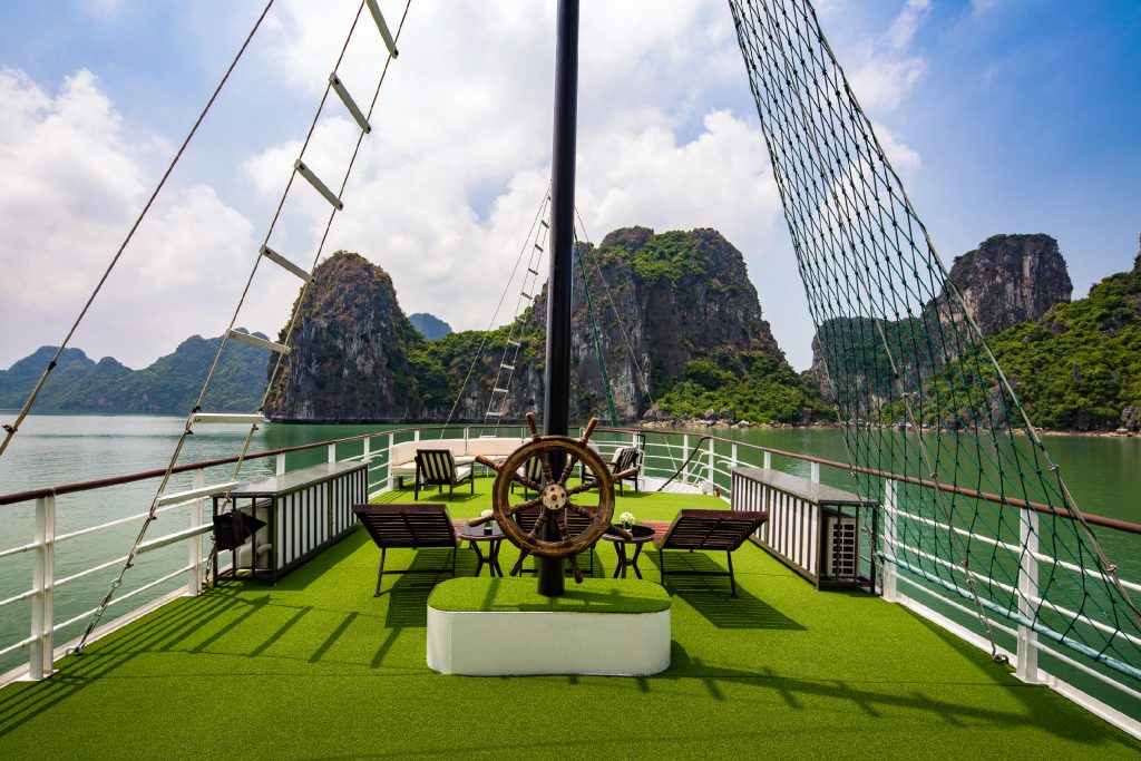 light-cruise-halong-luxury-day-cruise-3