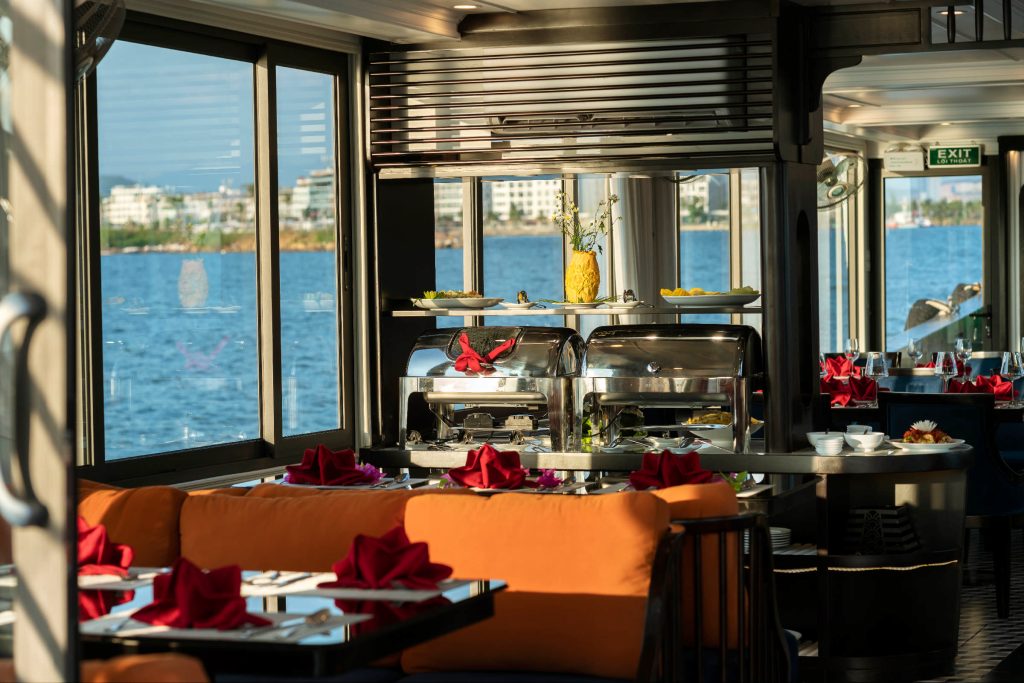 light-cruise-halong-luxury-day-cruise-34