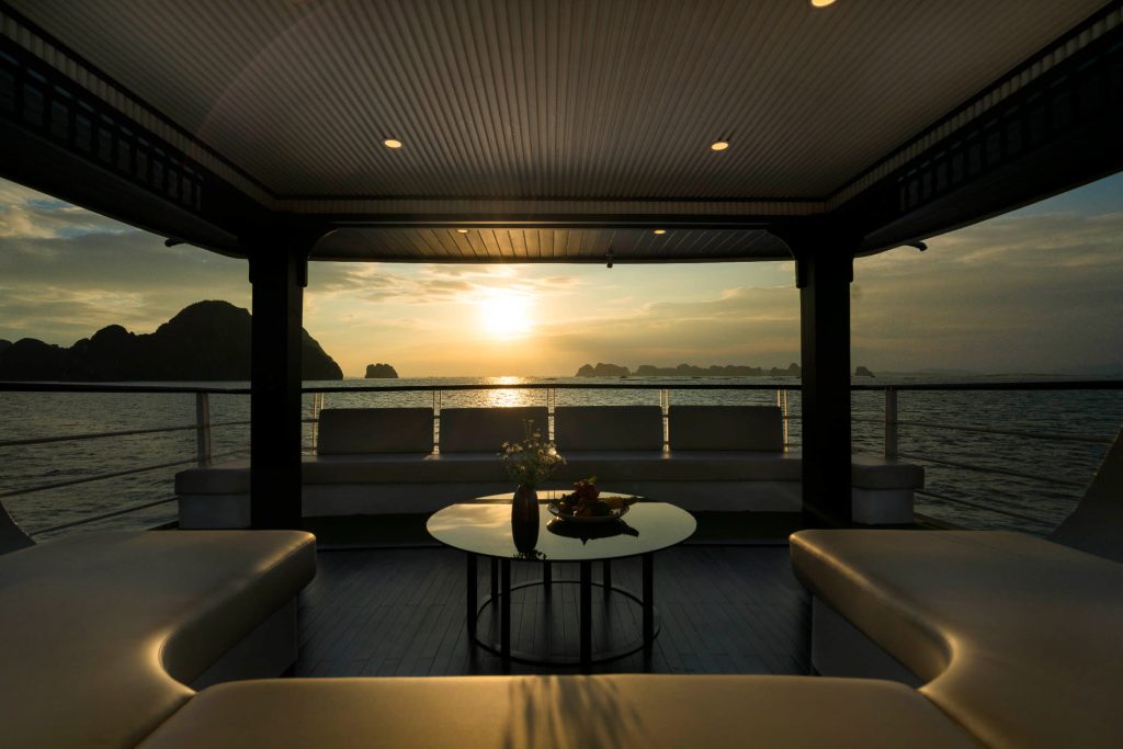 light-cruise-halong-luxury-day-cruise-44